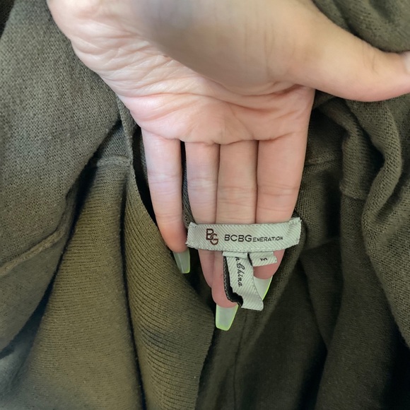 BCBG OVERSIZED OLIVE SWEATER - Picture 2 of 8